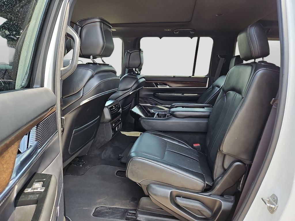 2023 Jeep Grand Wagoneer Base