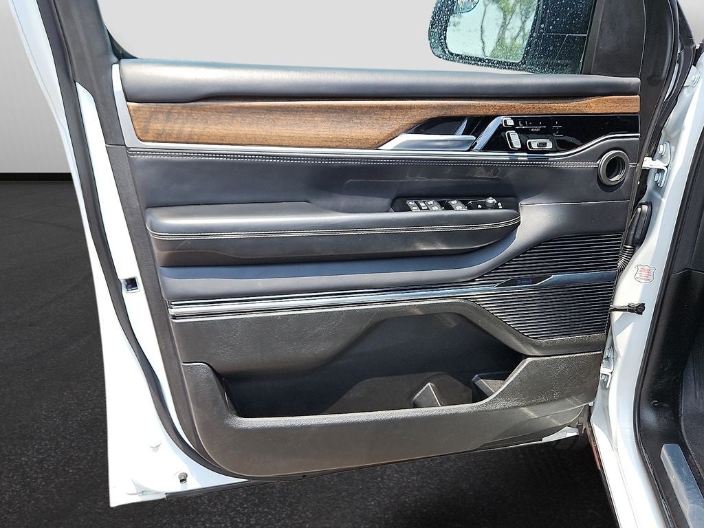 2023 Jeep Grand Wagoneer Base