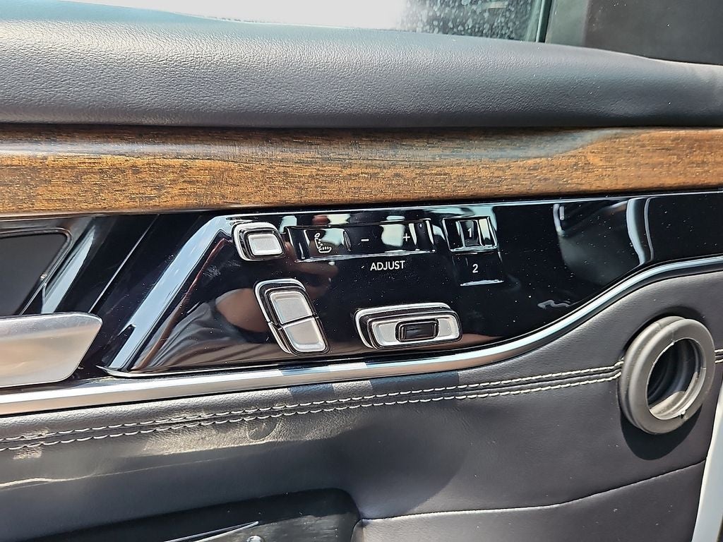 2023 Jeep Grand Wagoneer Base