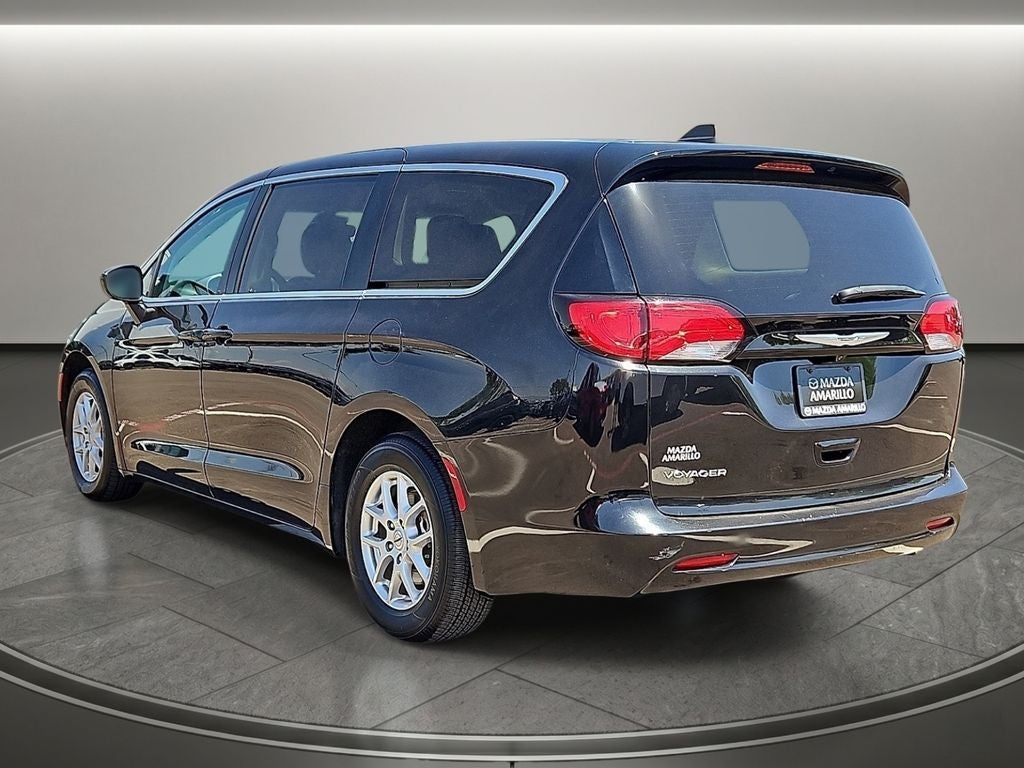 2023 Chrysler Voyager LX