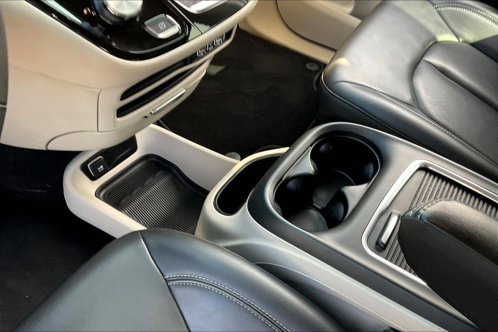 2023 Chrysler Pacifica Hybrid Touring L