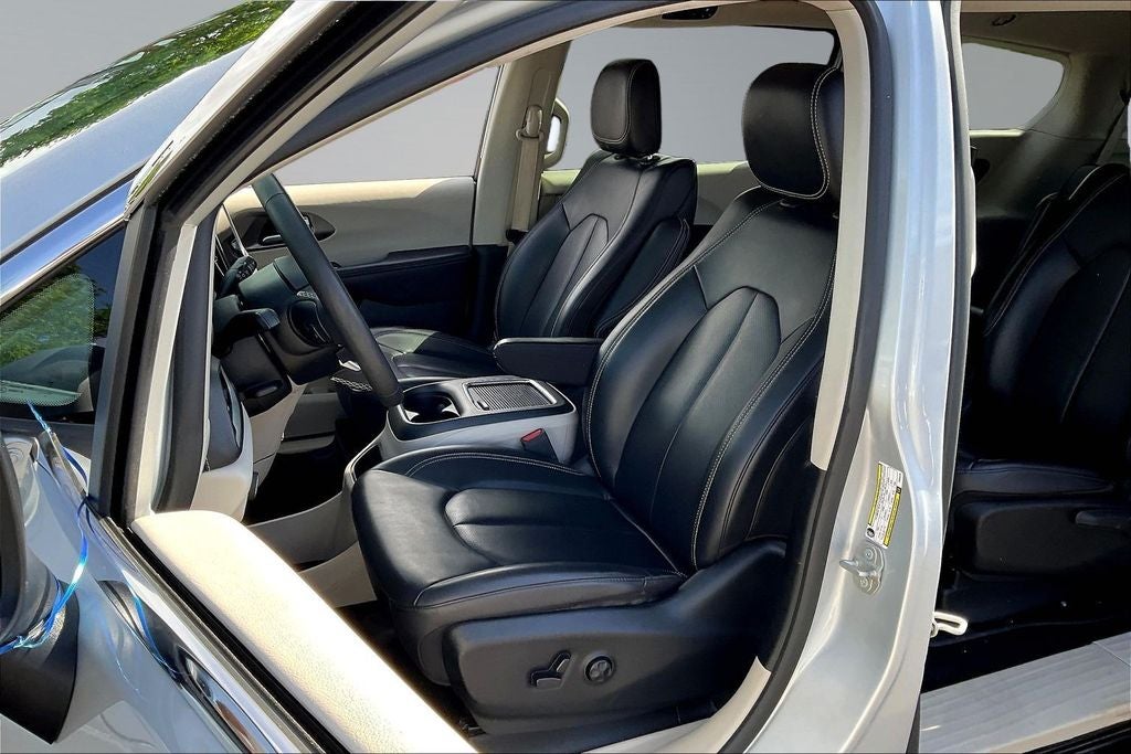 2023 Chrysler Pacifica Hybrid Touring L