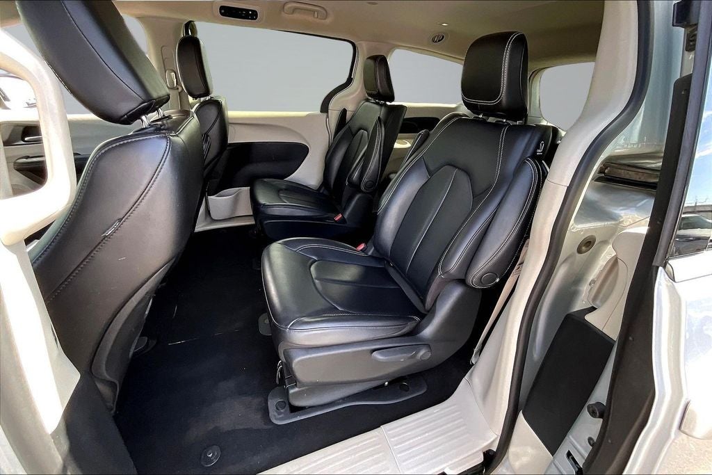 2023 Chrysler Pacifica Hybrid Touring L