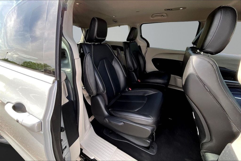 2023 Chrysler Pacifica Hybrid Touring L