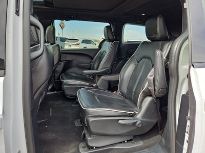 2024 Chrysler Pacifica Hybrid Select
