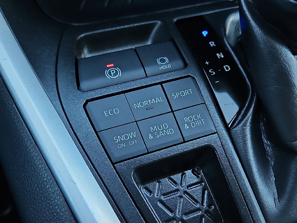 2025 Toyota RAV4 LE
