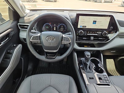 2026 Toyota Highlander Hybrid Platinum