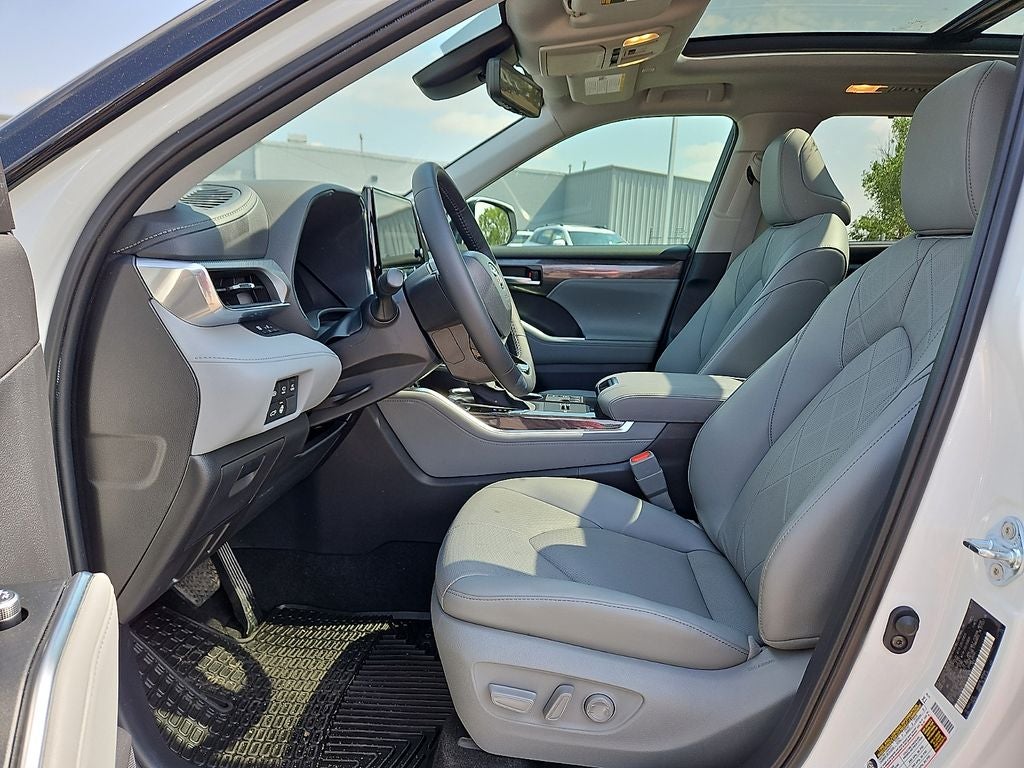 2026 Toyota Highlander Hybrid Platinum