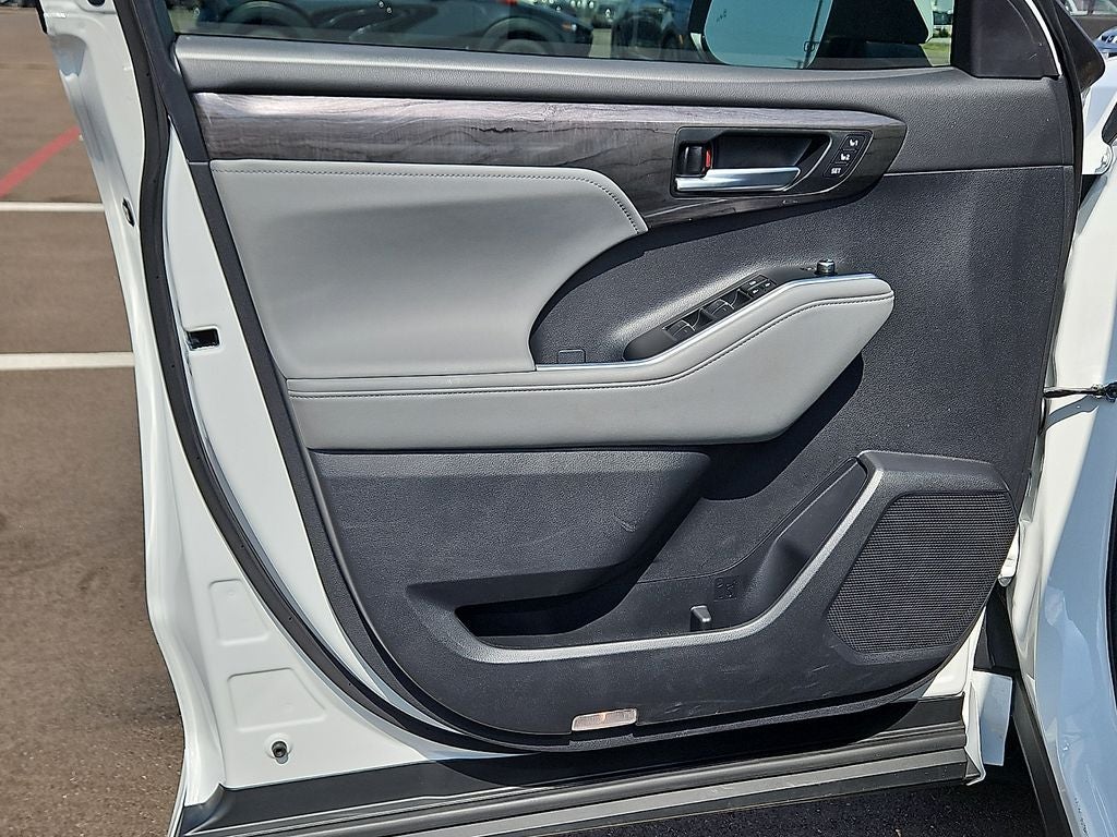 2026 Toyota Highlander Hybrid Platinum
