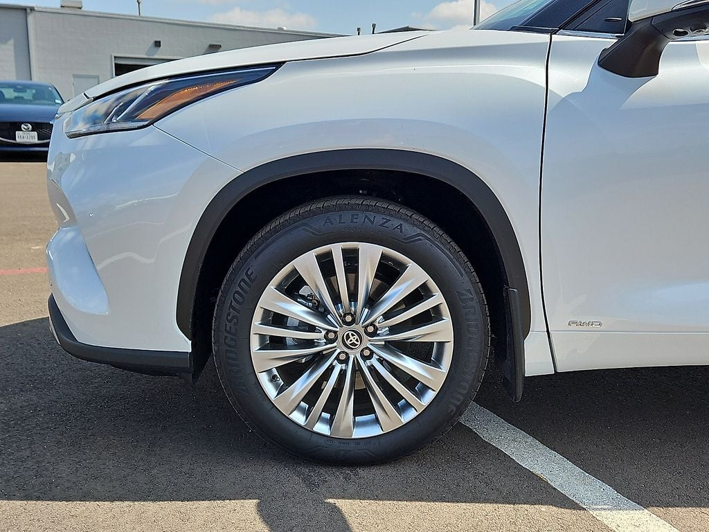 2026 Toyota Highlander Hybrid Platinum