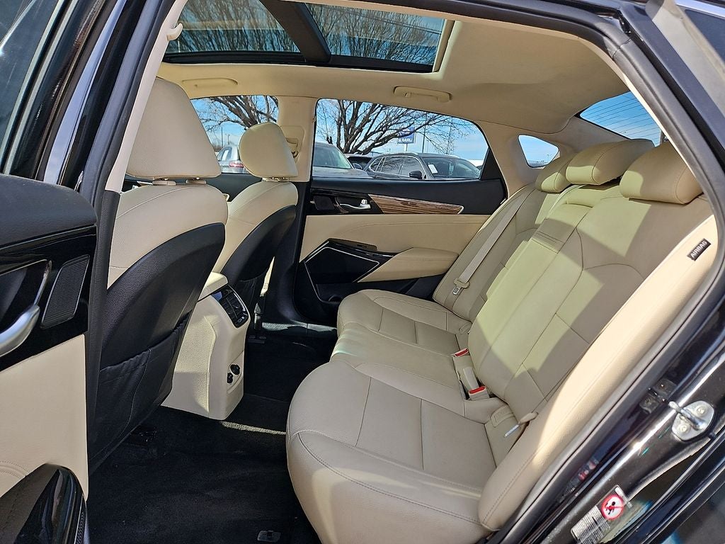 2017 Kia Cadenza Technology