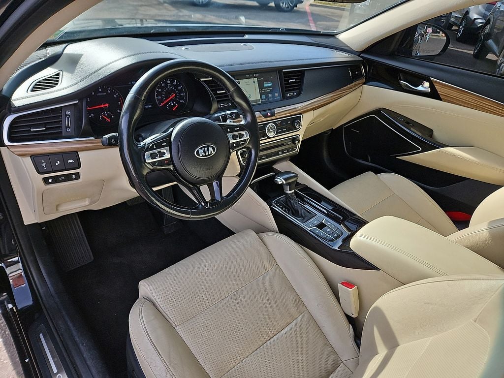 2017 Kia Cadenza Technology