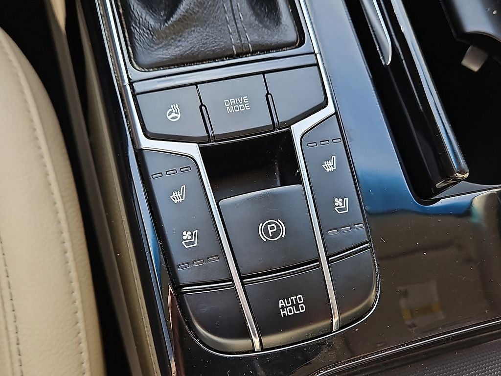 2017 Kia Cadenza Technology