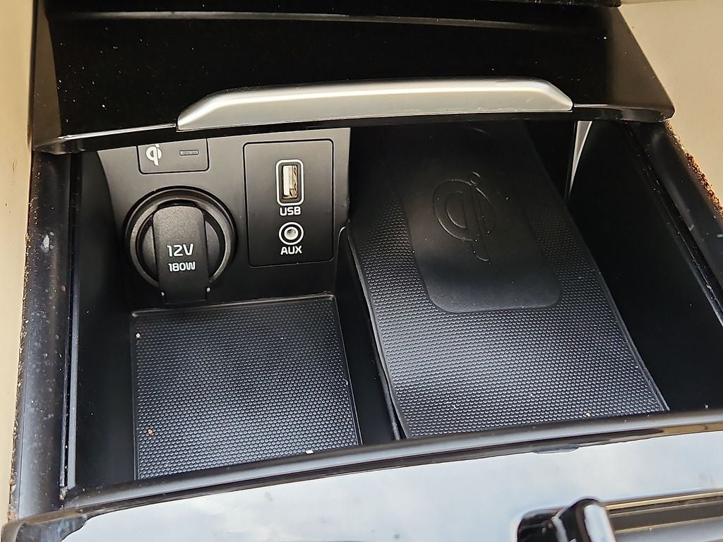 2017 Kia Cadenza Technology