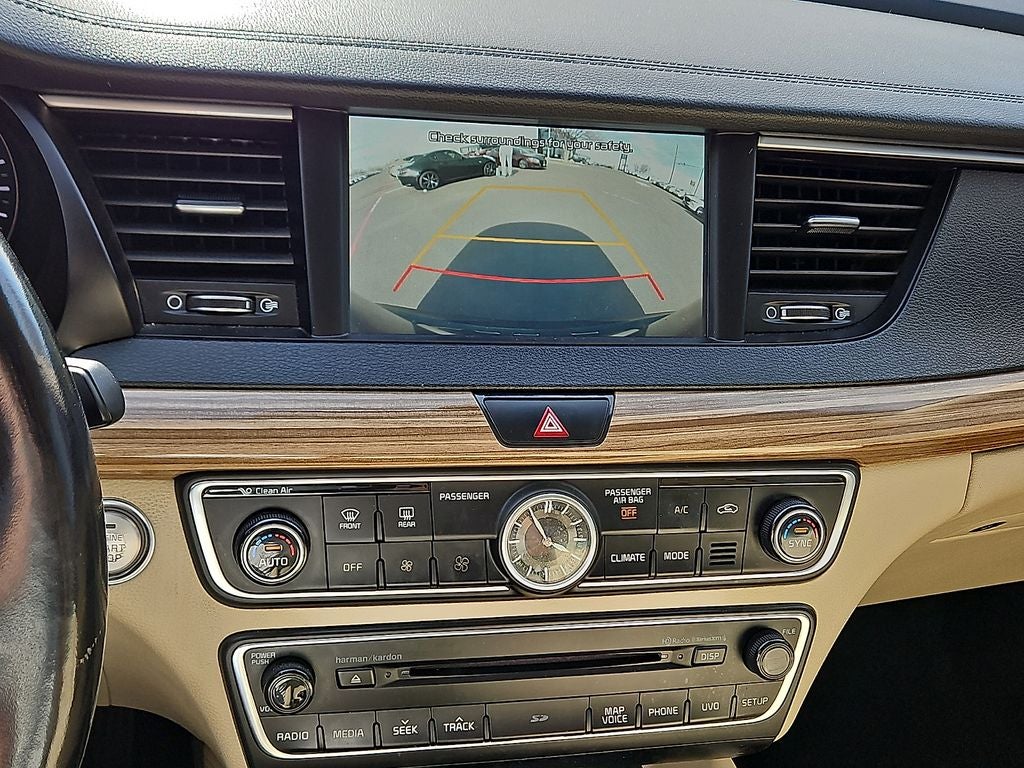 2017 Kia Cadenza Technology