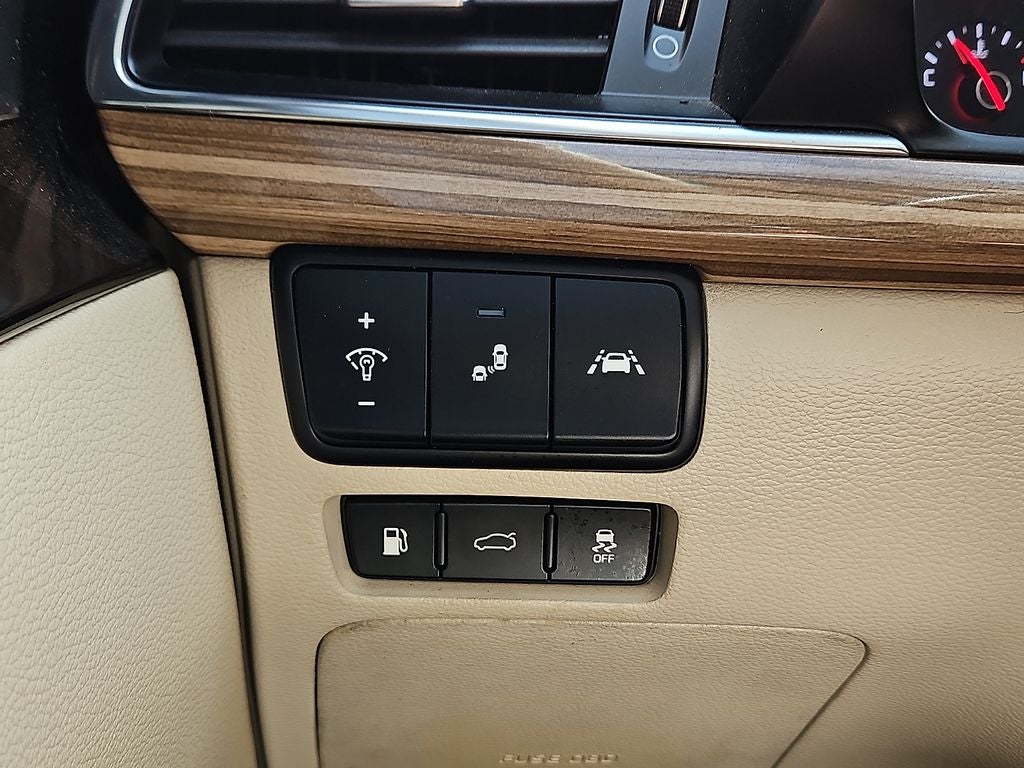 2017 Kia Cadenza Technology