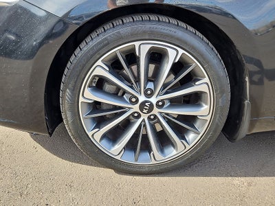 2017 Kia Cadenza Technology