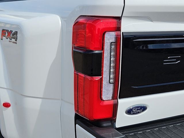 2026 Ford F-350SD Platinum DRW