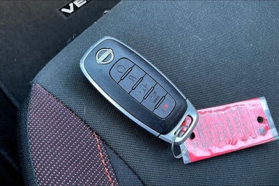 2025 Nissan Versa 1.6 SR