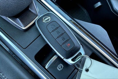 2024 Nissan Pathfinder SV