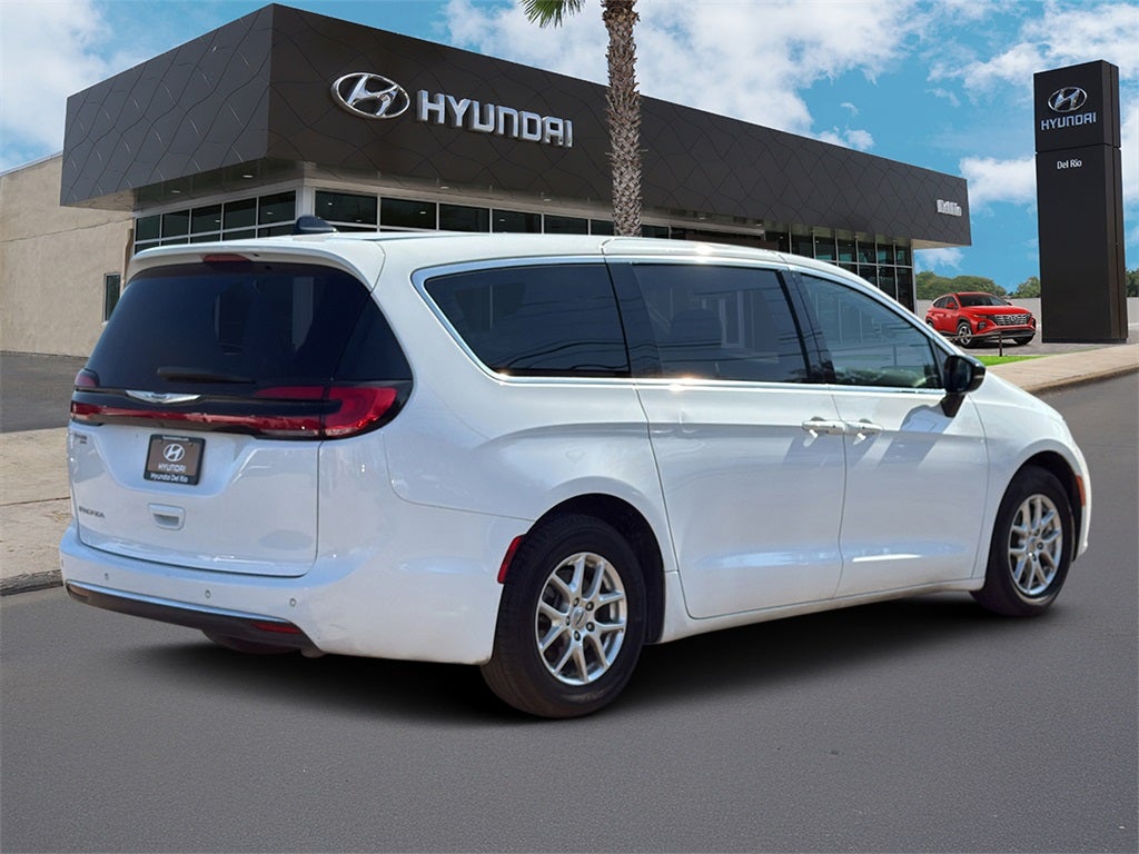 2025 Chrysler Pacifica Select
