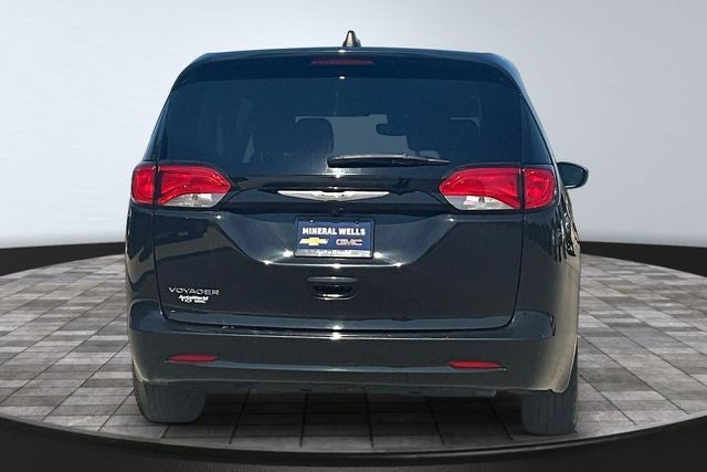 2023 Chrysler Voyager LX