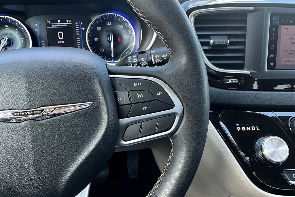 2023 Chrysler Voyager LX