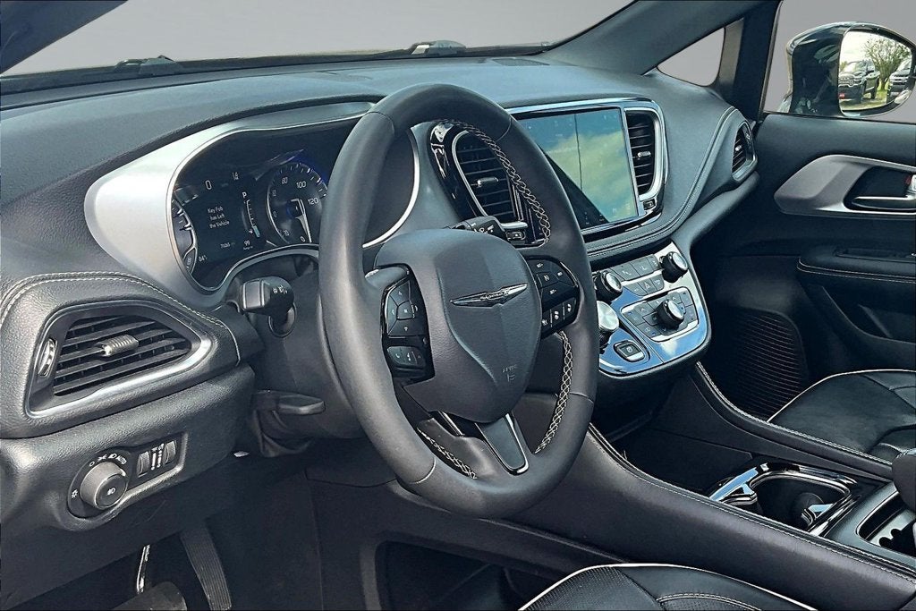 2025 Chrysler Pacifica Limited S