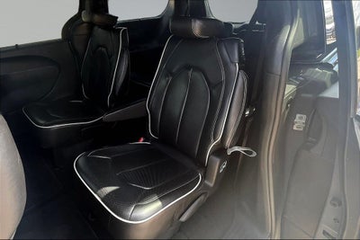 2025 Chrysler Pacifica Limited S