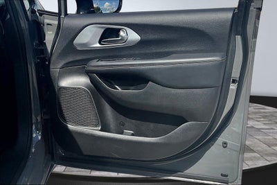 2025 Chrysler Pacifica Limited S