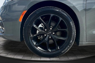 2025 Chrysler Pacifica Limited S