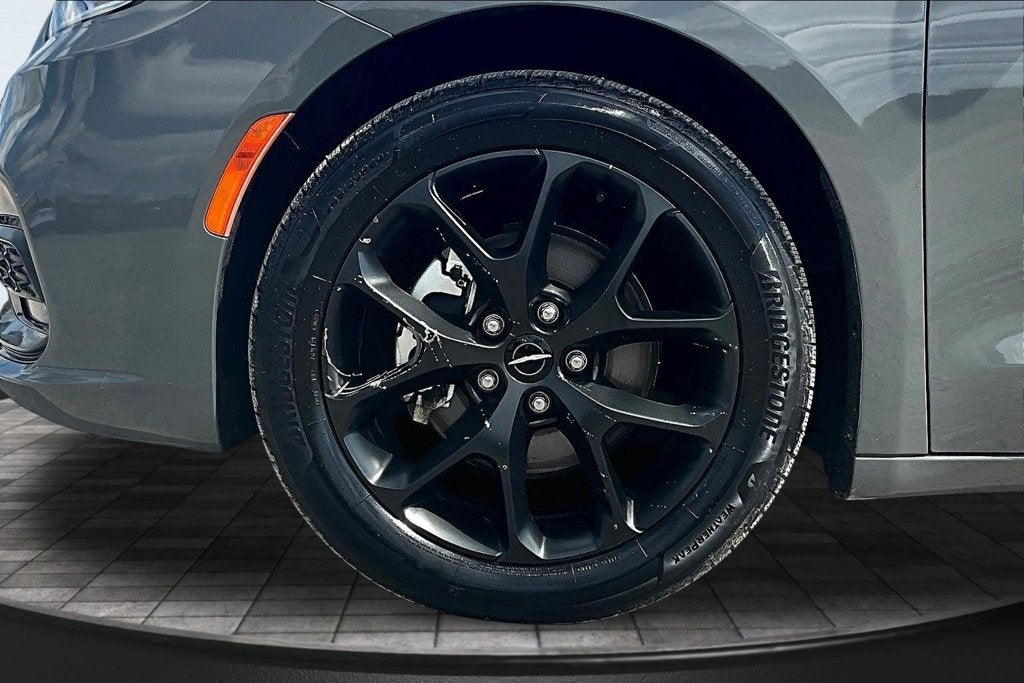 2025 Chrysler Pacifica Limited S