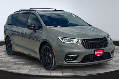 2025 Chrysler Pacifica Limited S