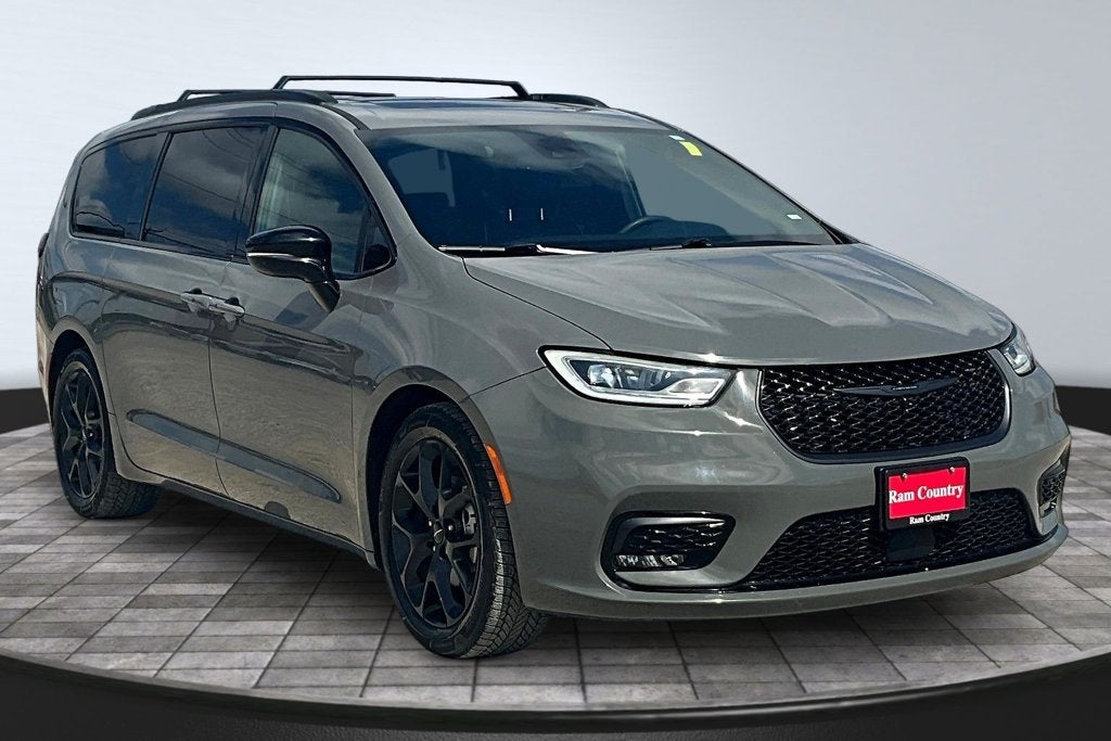 2025 Chrysler Pacifica Limited S