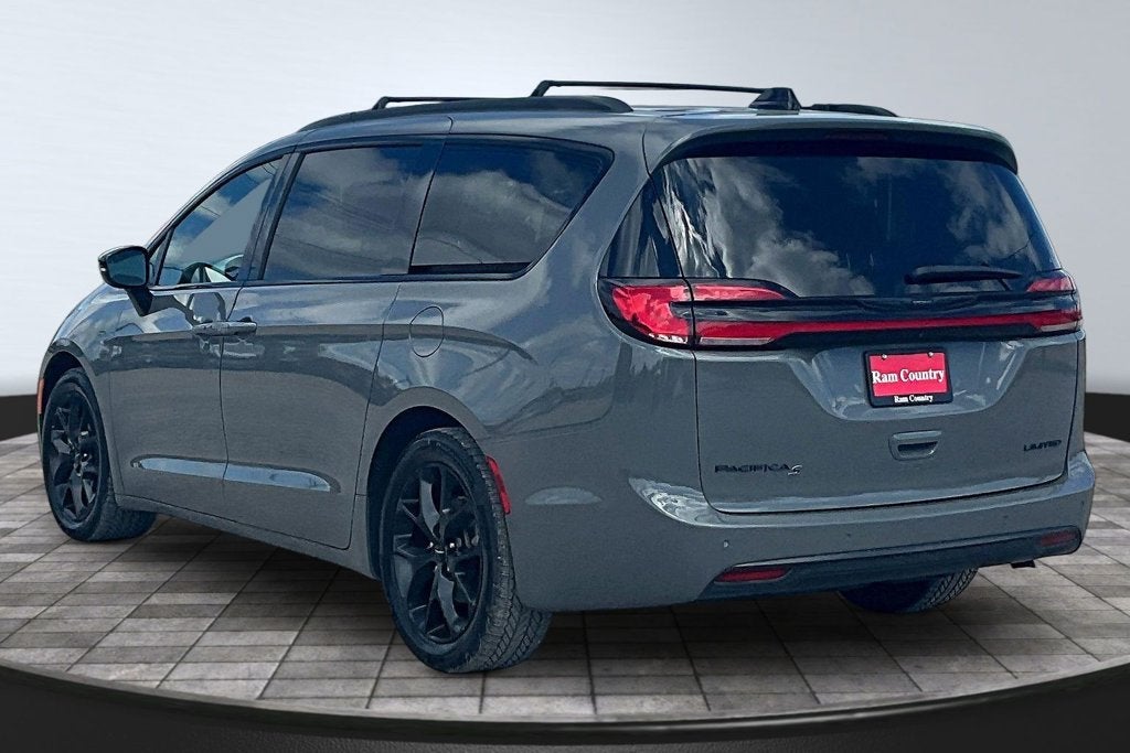 2025 Chrysler Pacifica Limited S