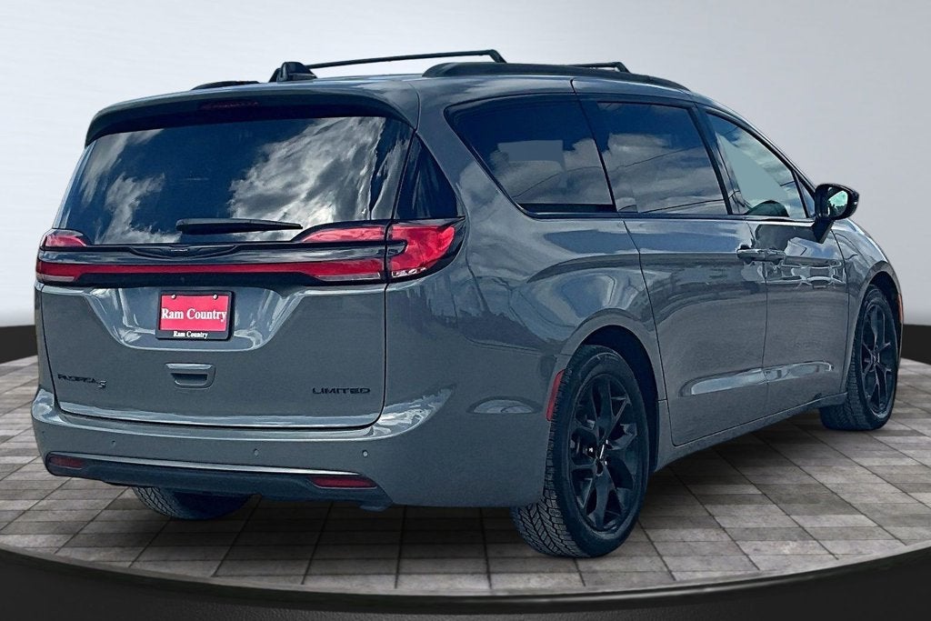 2025 Chrysler Pacifica Limited S
