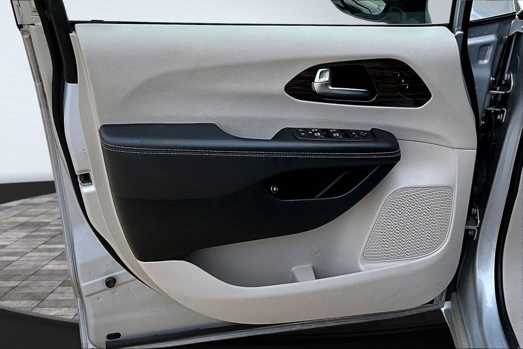 2023 Chrysler Pacifica Hybrid Limited