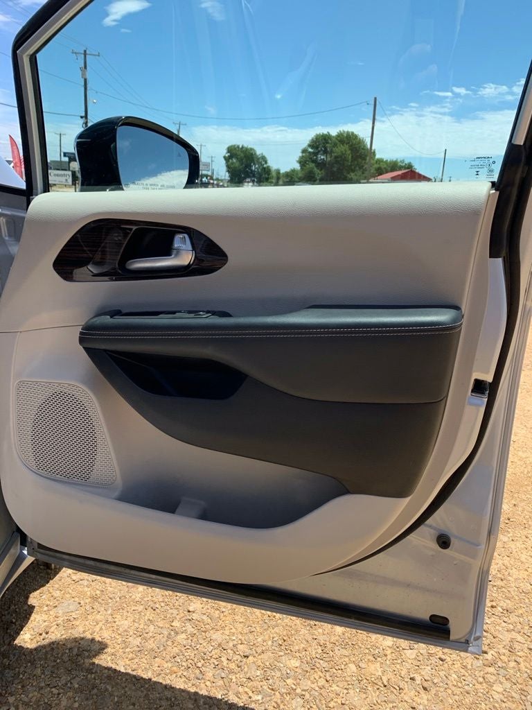 2023 Chrysler Pacifica Hybrid Limited