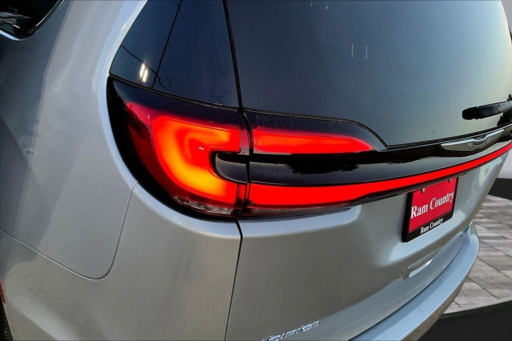 2023 Chrysler Pacifica Hybrid Limited