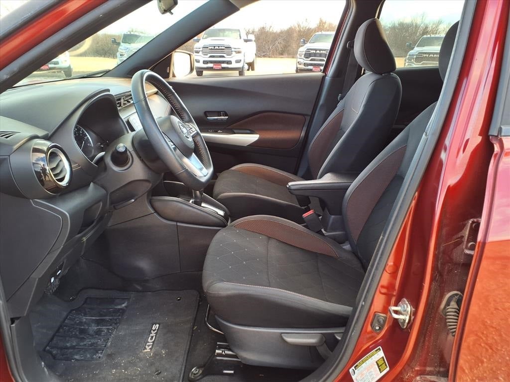 2020 Nissan Kicks SR