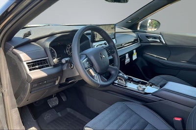 2026 Mitsubishi Outlander LE