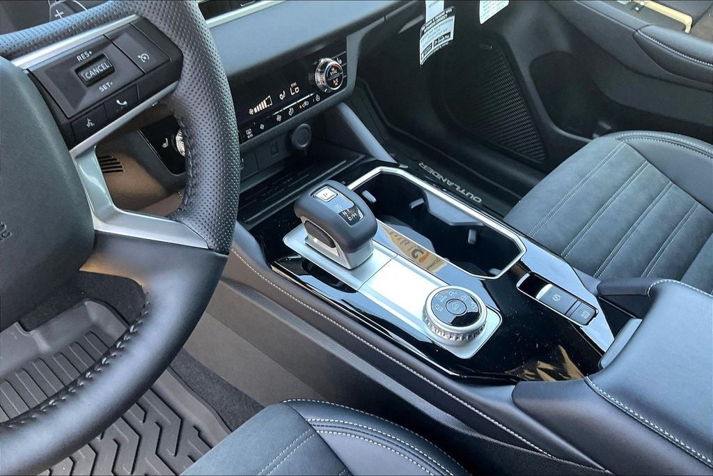 2026 Mitsubishi Outlander LE