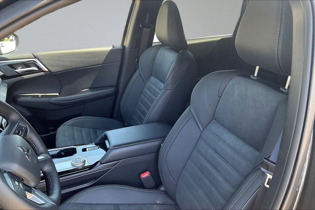 2026 Mitsubishi Outlander LE