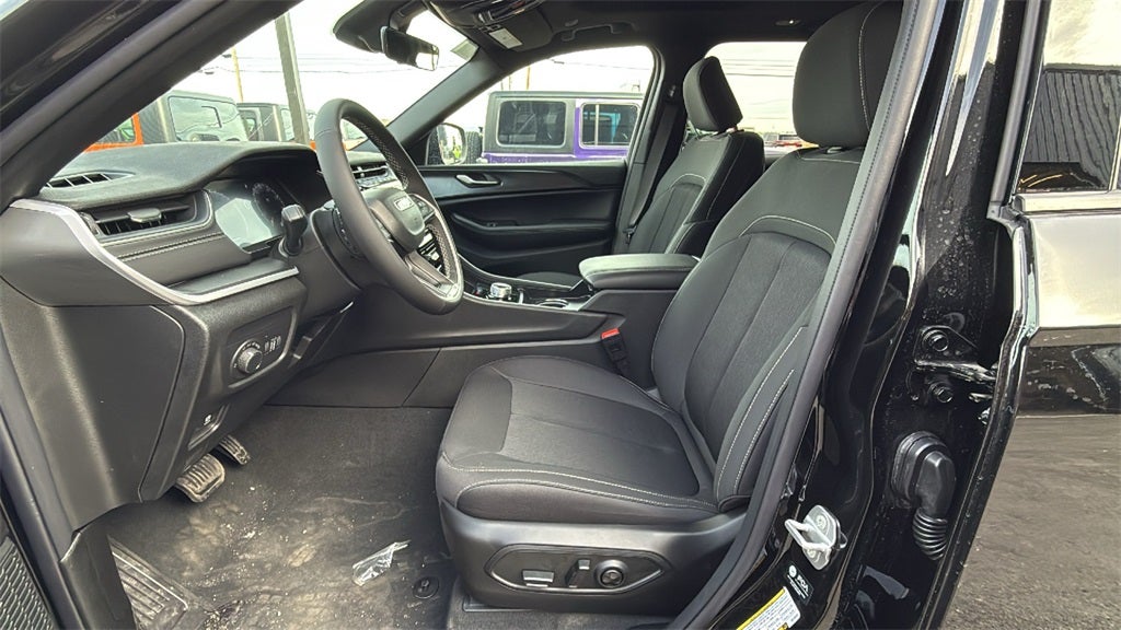 2025 Jeep Grand Cherokee GRAND CHEROKEE LAREDO X 4X2