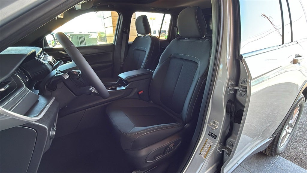 2025 Jeep Grand Cherokee GRAND CHEROKEE LAREDO X 4X2