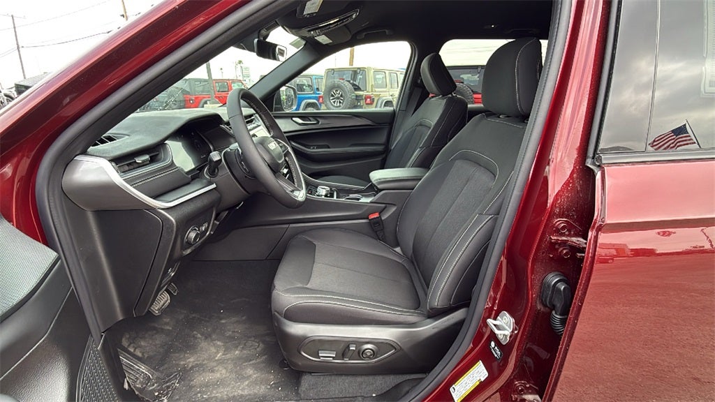 2025 Jeep Grand Cherokee GRAND CHEROKEE LAREDO 4X2