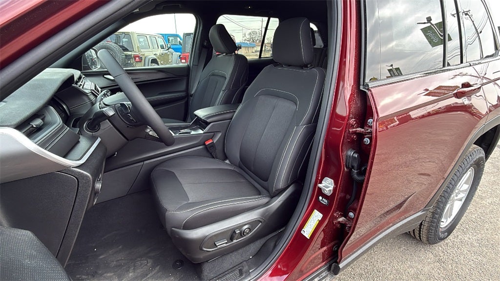 2025 Jeep Grand Cherokee GRAND CHEROKEE LAREDO 4X2