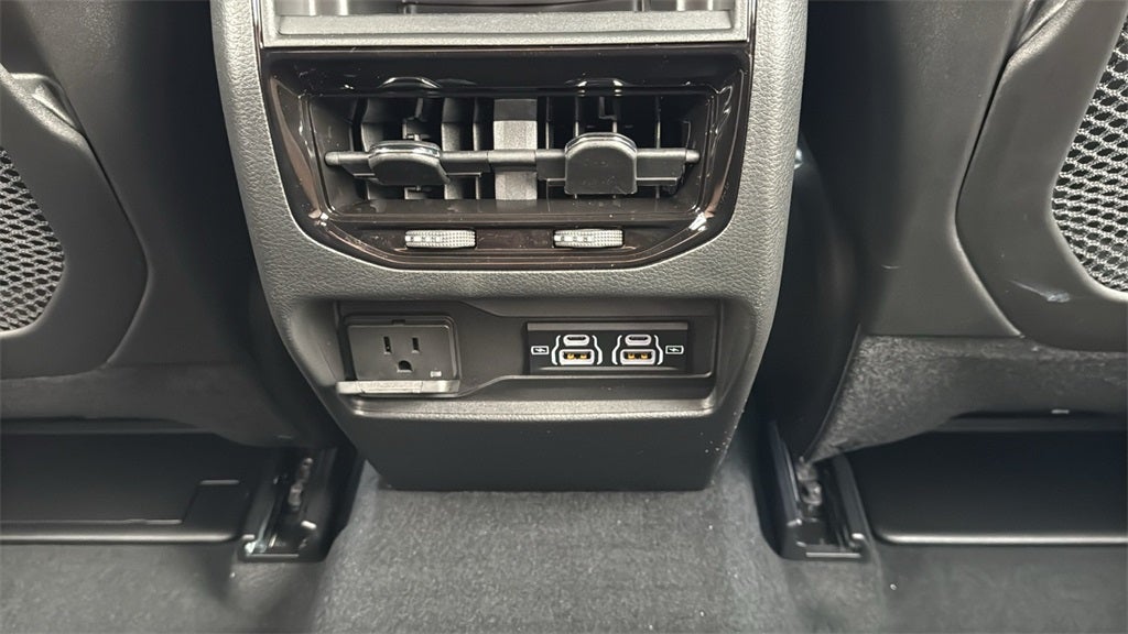 2025 Jeep Grand Cherokee GRAND CHEROKEE LAREDO 4X2