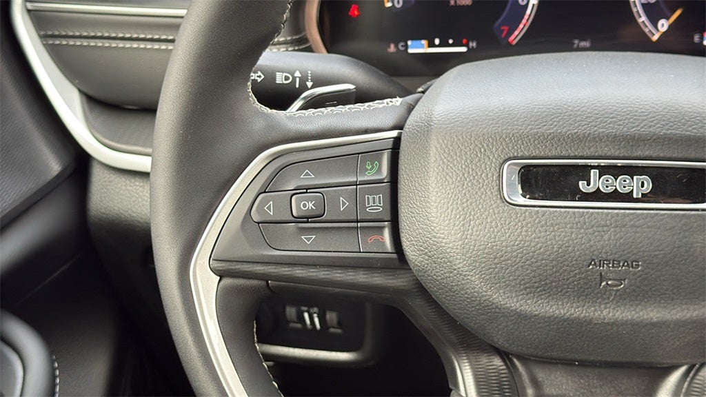 2025 Jeep Grand Cherokee GRAND CHEROKEE LAREDO 4X2