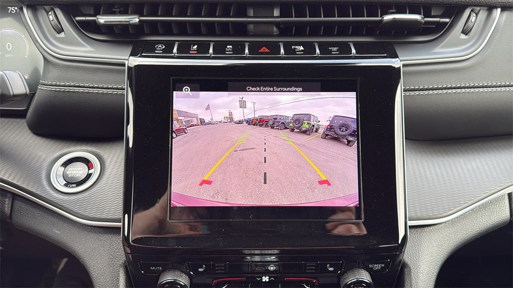 2025 Jeep Grand Cherokee GRAND CHEROKEE LAREDO 4X2